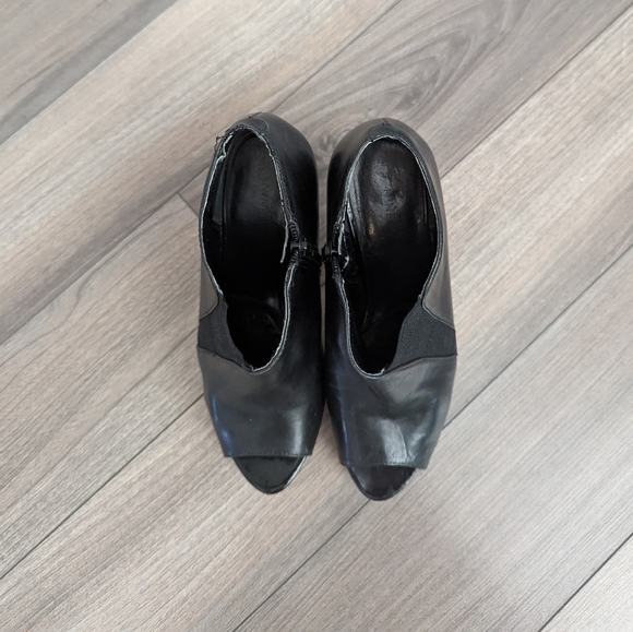 Nine West peep toe ankle booties black leather - Picture 2 of 4